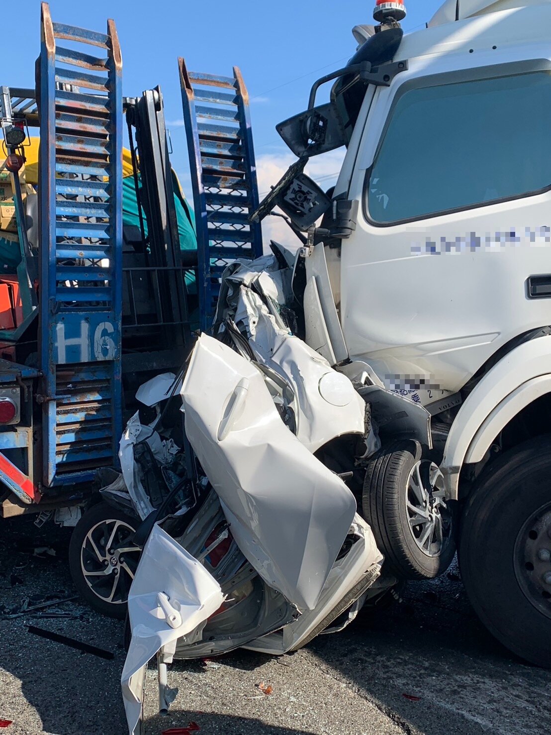 大型車駕駛應時刻保持專注,避免使用手機或進行其他可能影響駕駛的活動。圖:警方提供