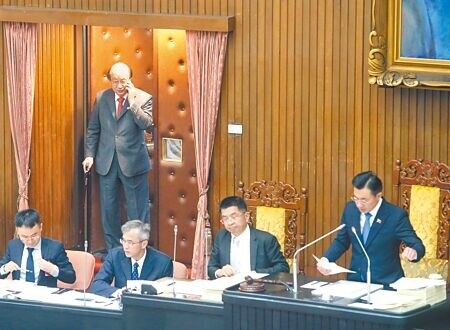 
立法院會20日不斷電逐案表決今年度中央政府總預算，朝野鏖戰至凌晨，拚21日休會前三讀。圖∕趙雙傑
