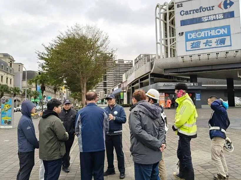 春節將至,八德警方針對國2大湳交流道、市場、宮廟、各大賣場、捷運施工及重點路段等,共同研議提供替代道路並實施道路管制措施。圖/記者周嘉茹翻攝