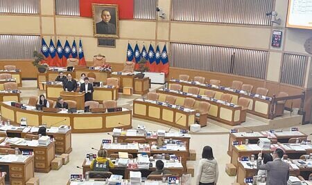 
多位新北市議員認為，環狀線損壞鑑定結果雖屬中華工程「人禍」，但台北市政府未盡到監督、驗收責任，要求市府硬起來，連帶對北市府提告。（高鈞麟攝）
