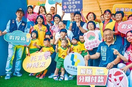 
新竹縣民被詐騙金額高居全國第2名，警方在各種活動場合宣導反詐的成效和實際發生數有很大落差。（羅浚濱攝）
