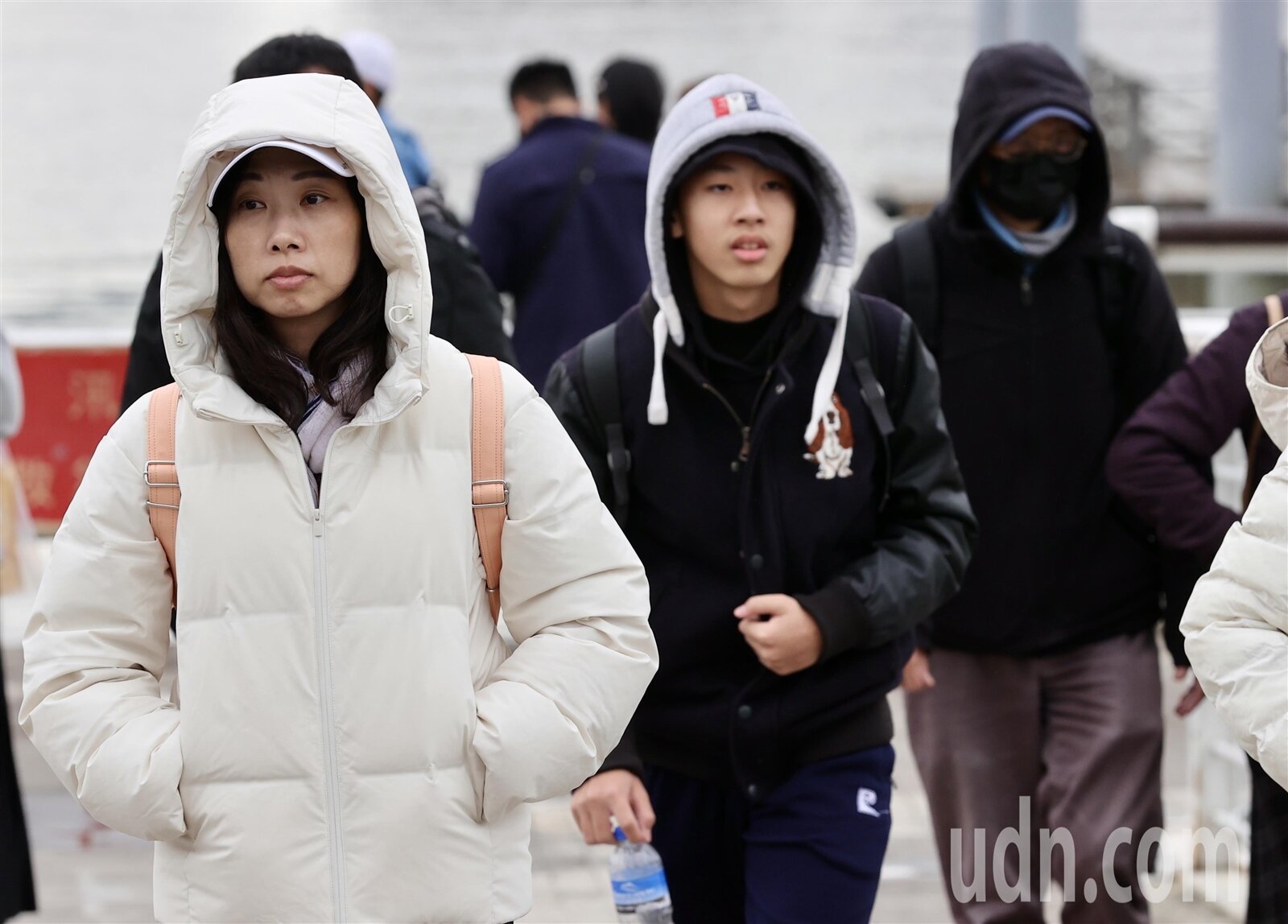 天氣回溫，下波冷空氣小年夜南下，濕轉乾冷恐挑戰入冬首波寒流。聯合報系資料照片 