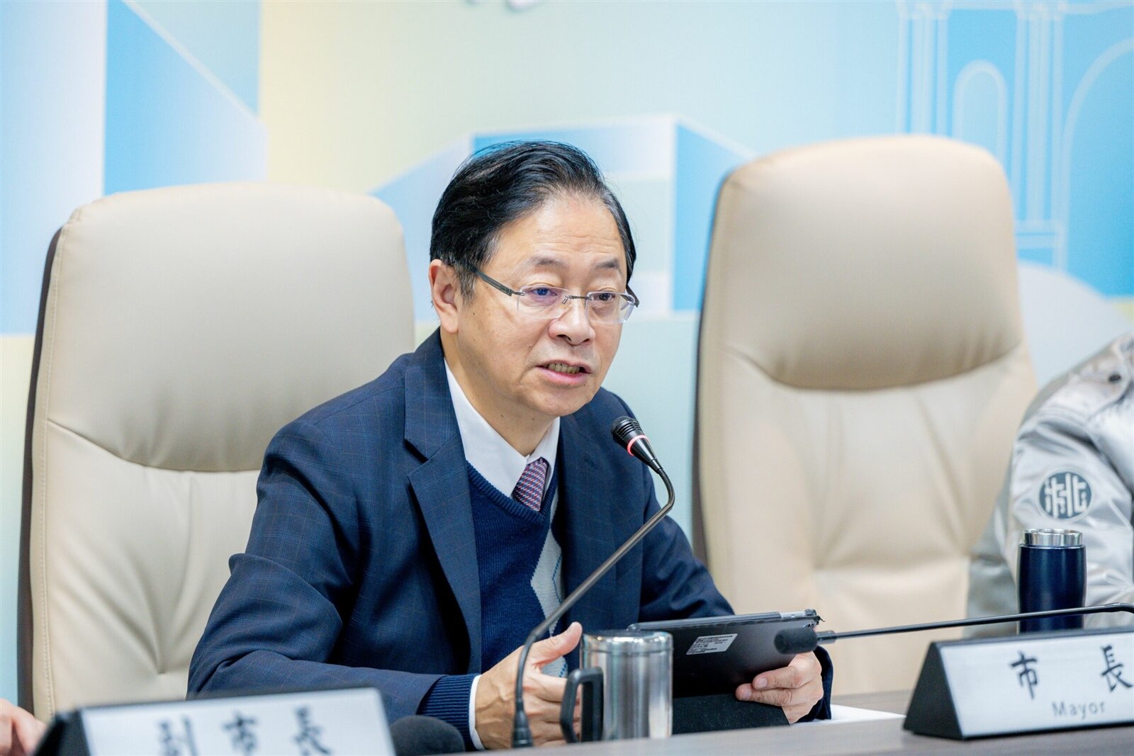 桃園市長張善政今日聽取警察局「114年加強重要節日安全維護工作報告」專題報告。圖:市府提供