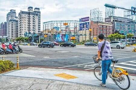 新竹縣警局交通隊統計十大易肇事路口竹北市就有8處,光明六路東一段與自強北路去年發生交通事故62件最多。(羅浚濱攝)
