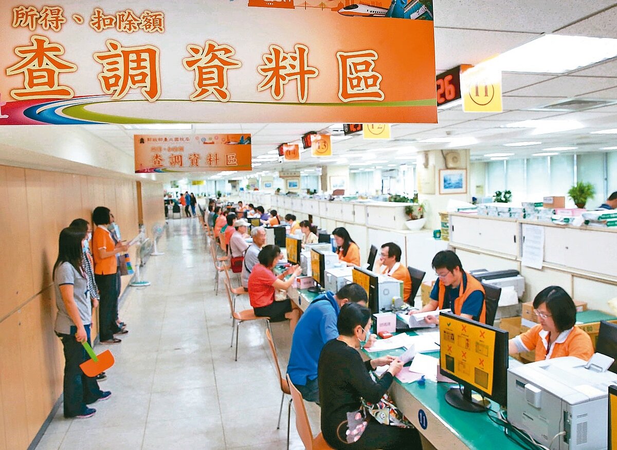 台北國稅局官員表示,2月上旬起將112年度綜所稅的補稅單,限繳日期為2月11日至20日,逾期繳納將加徵滯納金,超過30天仍未補繳,就會移送強制執行。本報資料照片