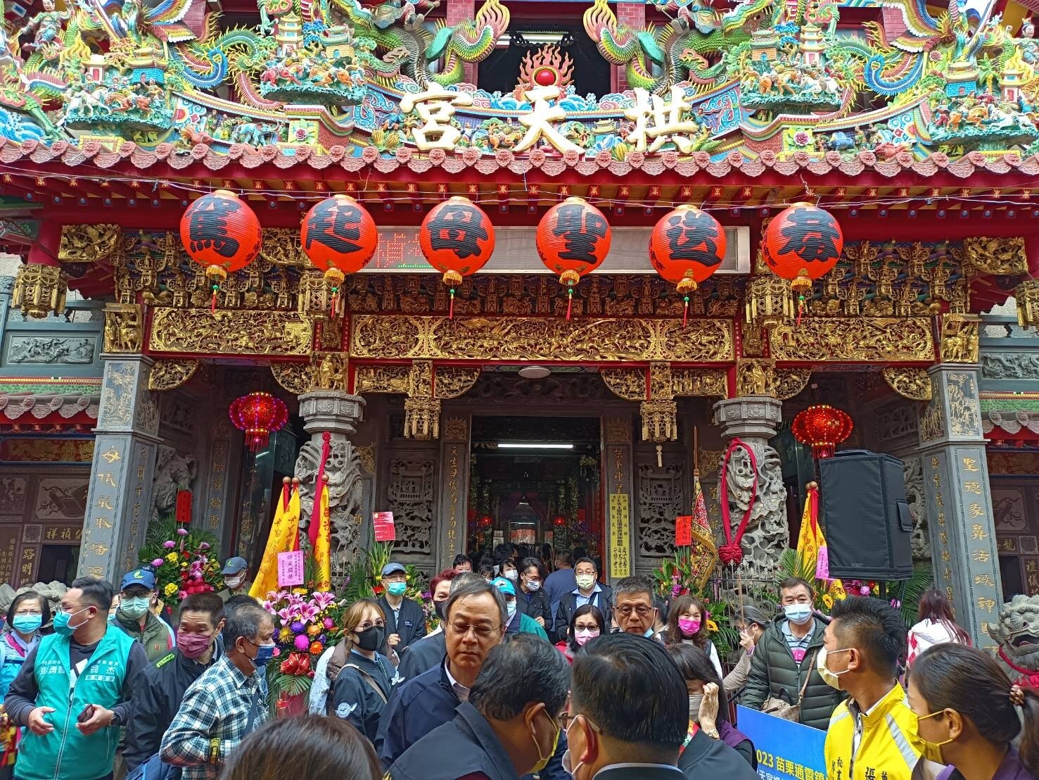 白沙屯拱天宮走春拜拜香客眾多,警方也呼籲民眾盡量搭乘火車前往避免塞車。圖/本報資料照片