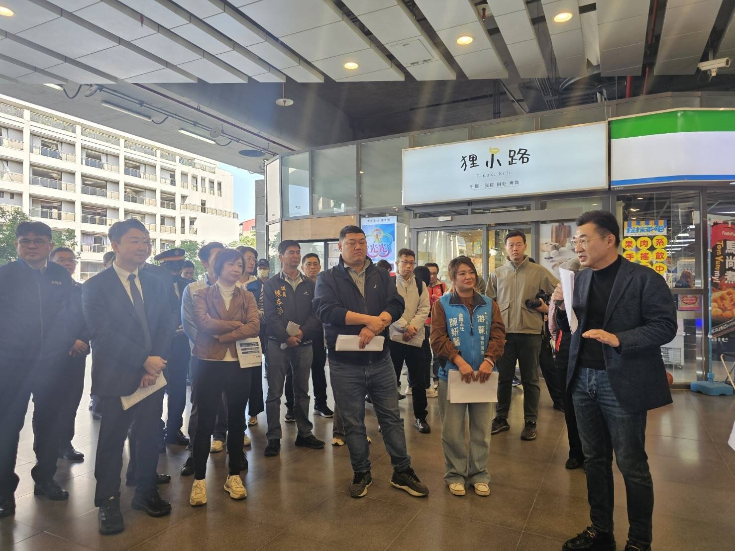 立法院交通委員會昨天到台中考察,盼加開台鐵豐原到台北的快車班次。記者游振昇/攝影