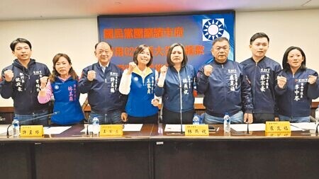 
國民黨台南市議會黨團舉行記者會，要求台南市政府針對0121嘉義大埔地震，應考量物價上漲提高震災補助。（程炳璋攝）
