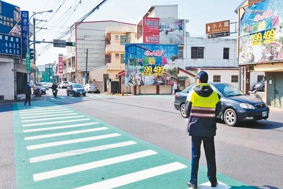 9天春節連假即將到來,警方建議民眾如欲前往小人國、六福村遊樂區或是石門水庫等景點,多利用國道3號高原與龍潭2個交流道,減少壅塞。圖/龍潭警分局提供