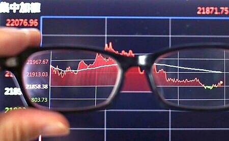 台股近20年開紅盤首日及2月上漲機率均高達75%,吸引三大法人與主力在趕在封關前押寶。圖∕本報資料照片