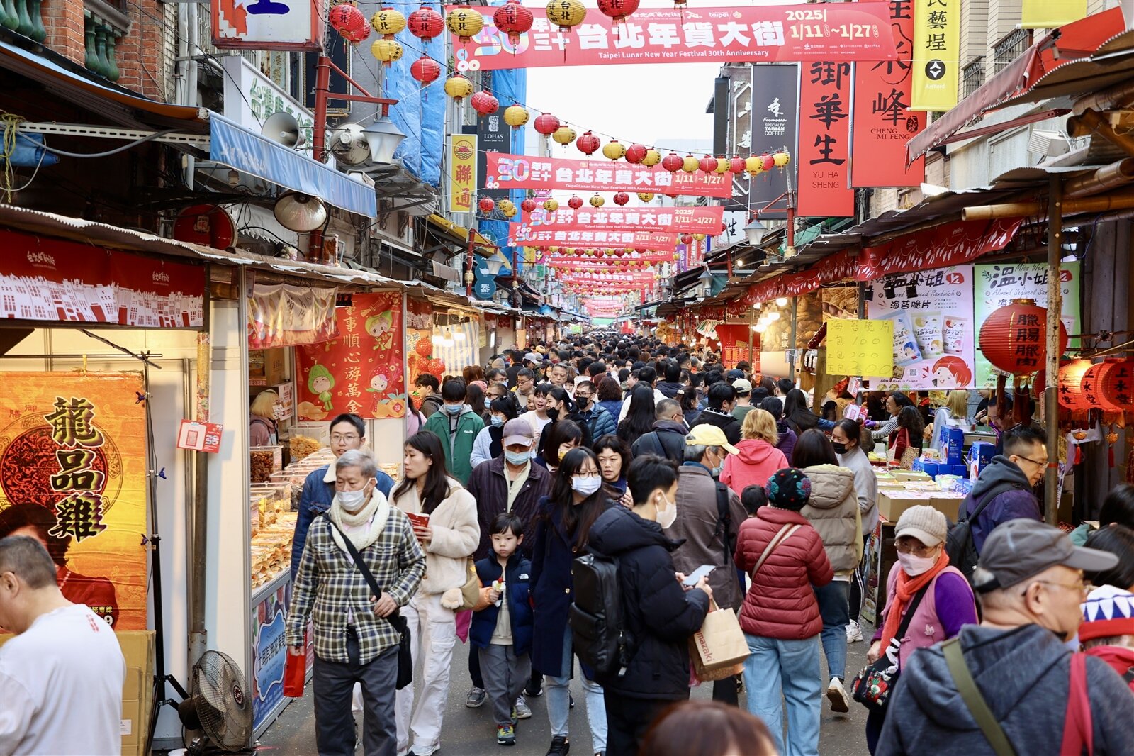 下周一小年夜入冬以來首波寒流南下，氣溫續降，由溼轉乾、愈晚愈冷。本報資料照片 