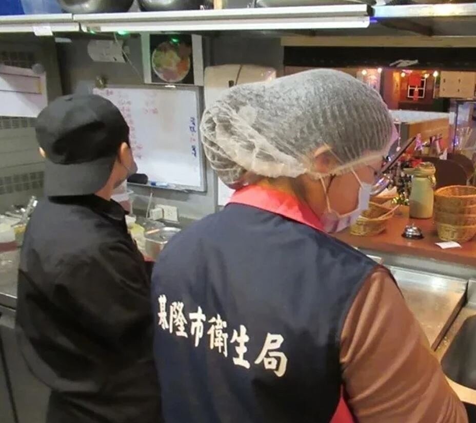 基隆知名餐酒館疑食物中毒增至34人,停業春節自主改善。記者游明煌/翻攝