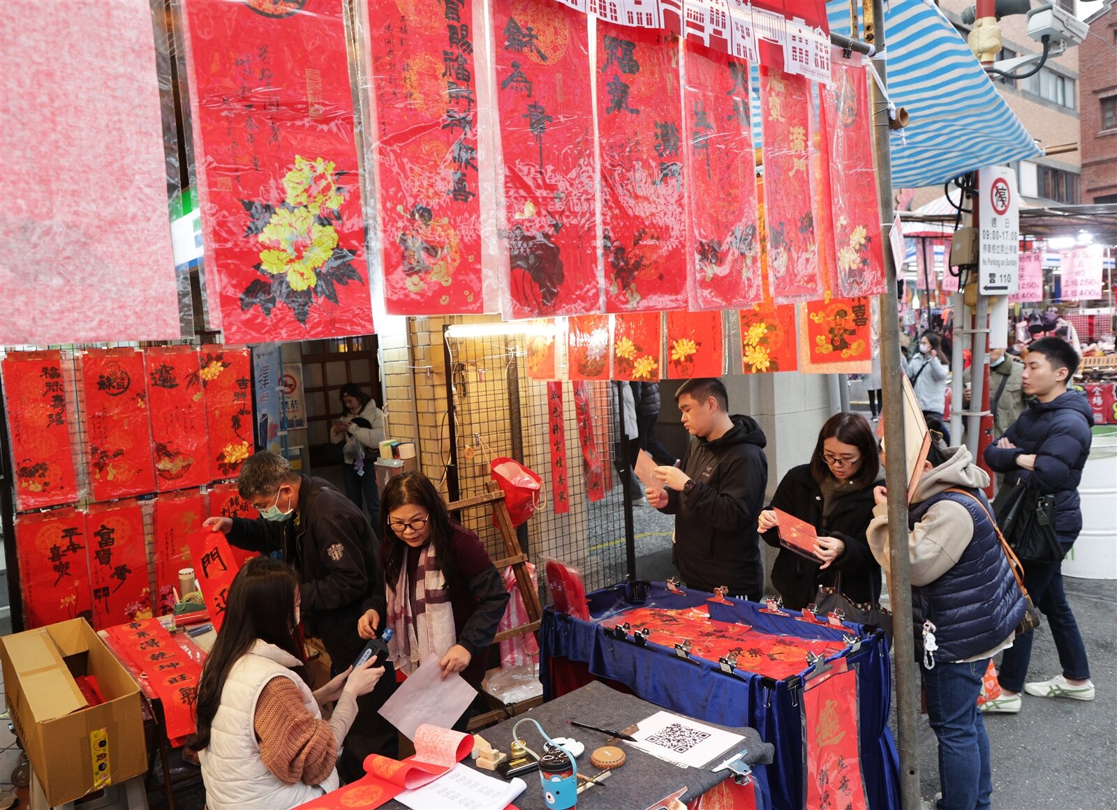 春聯連假正式展開,圖為熱鬧的迪化街年貨大街。聯合報系資料照/記者潘俊宏攝影
