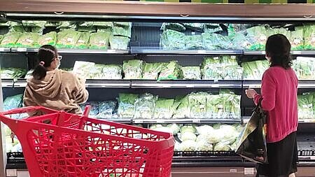 2024年下半年,颱風接連侵台,12月通膨率上揚至2.10%。圖∕本報資料照片