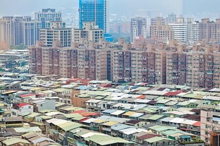 美國總統川普上任的不確定性及雙率受限下,央行拿捏打房難。(本報資料照片)