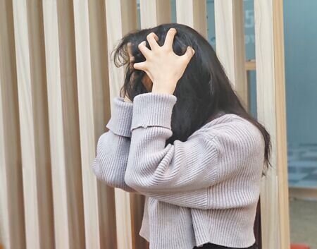 不少民眾一開工就出現春節收假症候群,面對高張壓力,就頭痛、肩頸痠痛。(本報資料照片)