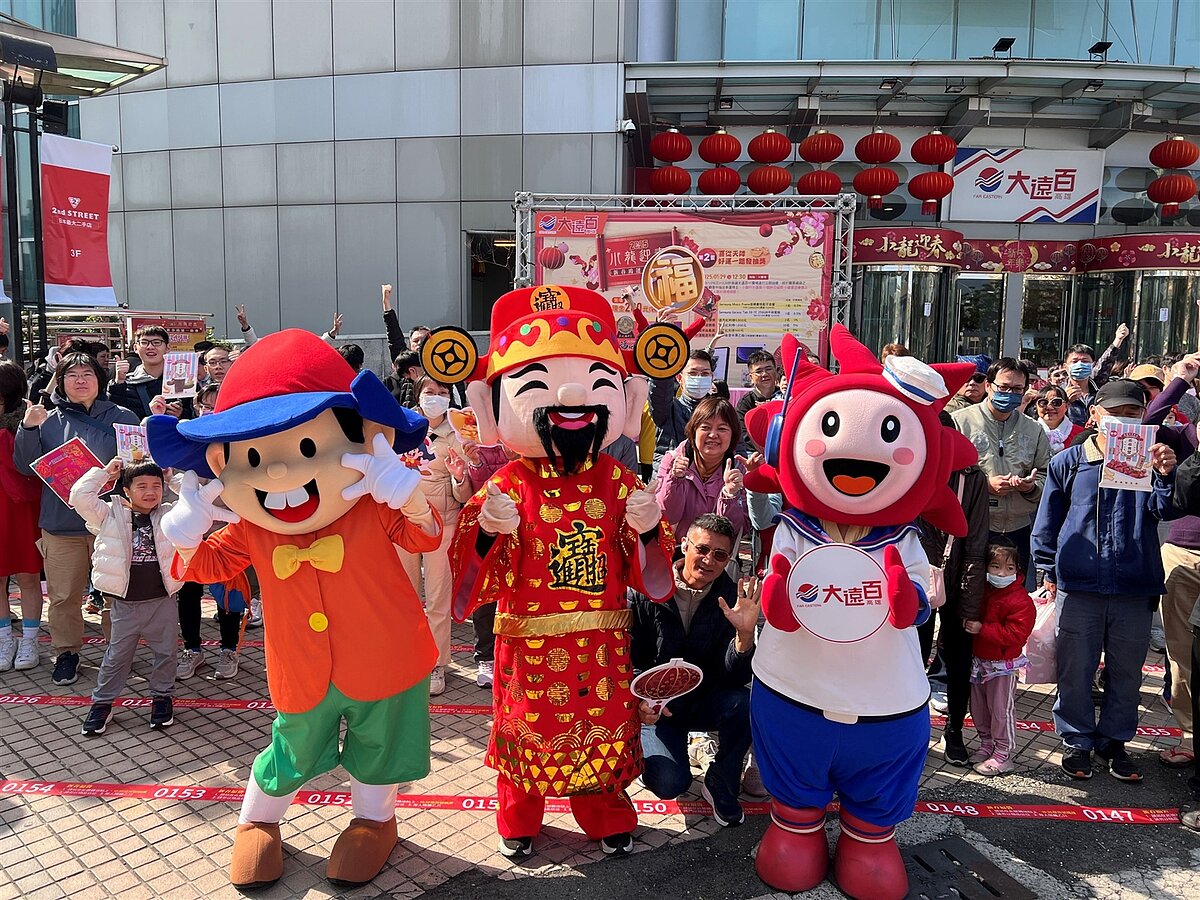 陽光充滿的南台灣,讓高雄大遠百人氣買氣都旺旺。圖/遠百提供