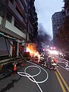 台中公寓騎樓機車火警延燒民宅　住戶倉皇逃生：聽到爆炸聲