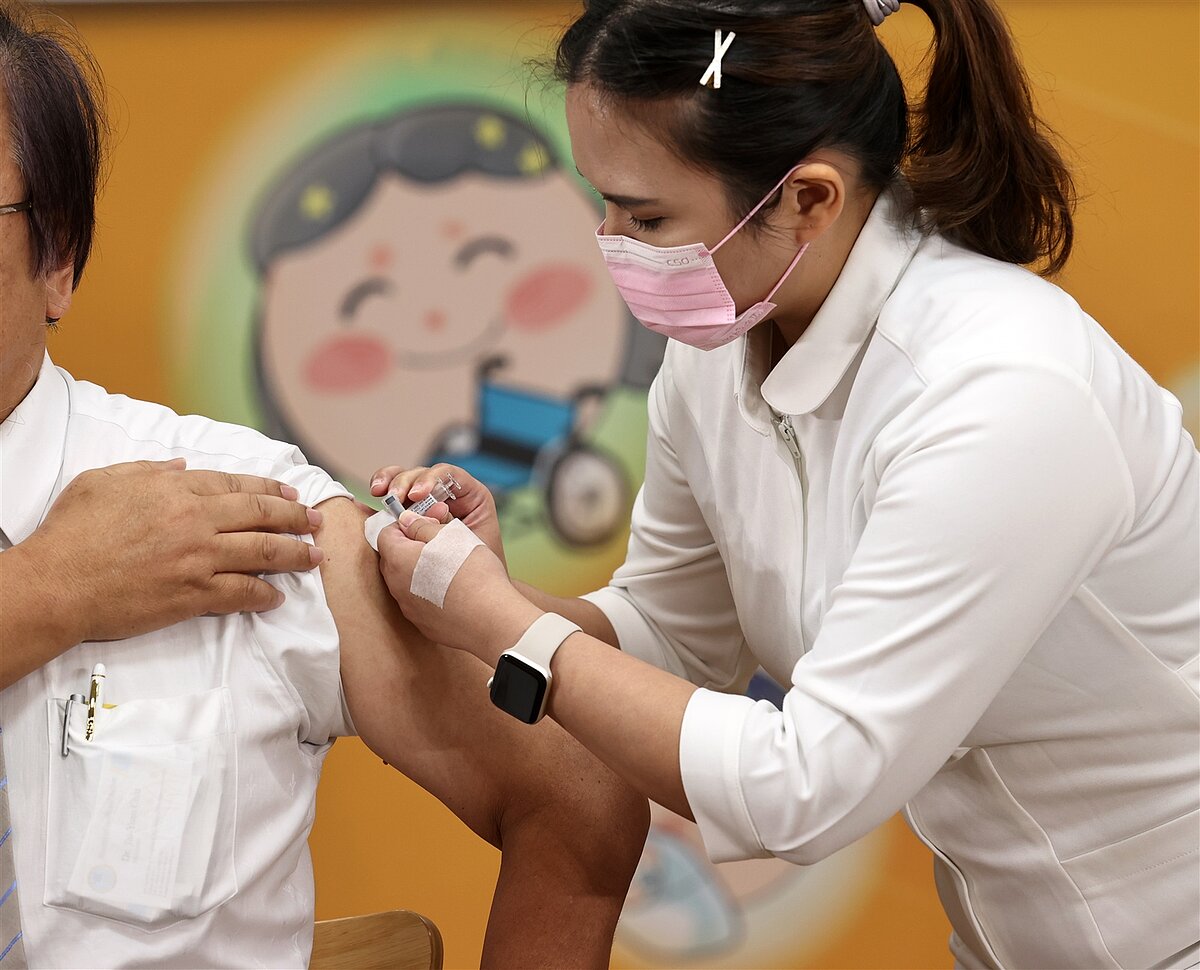 知名女星大S（徐熙媛）因在日本得流感併發肺炎離世，消息經家人證實震驚全台，提高不少民眾打流感疫苗意願。。本報資料照片 