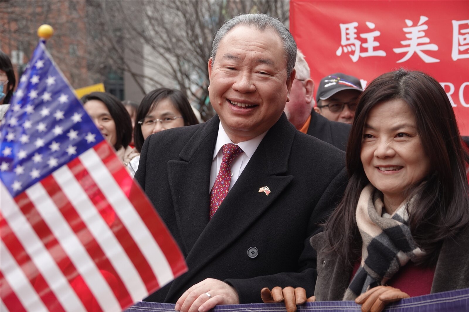 我駐美代表俞大㵢2日出席華府僑界的新春遊行。記者陳熙文／攝影 