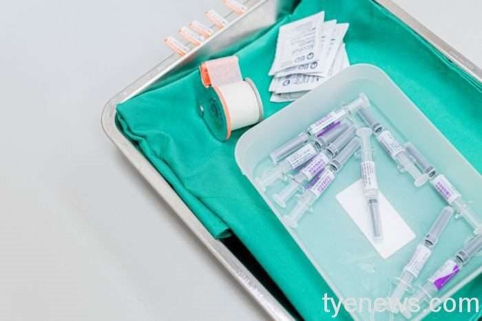 疾病管制署已開放公費流感疫苗擴大提供全國6個月以上尚未接種之民眾接種,至疫苗用罄為止。示意圖:截自freepik