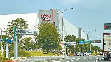 台積電積極擴廠,使得南部地區為台灣半導體生產重鎮的地位更加確立。圖∕本報資料照片