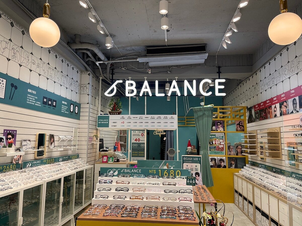 民眾可在逢甲左右逢源眼鏡行領取百元商圈抵用券。圖/台中市經發局提供