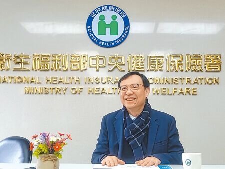 
健保署長石崇良說明，今年起全台6區將實施「個別醫院前瞻式預算分區共管試辦計畫」。（王家瑜攝）
