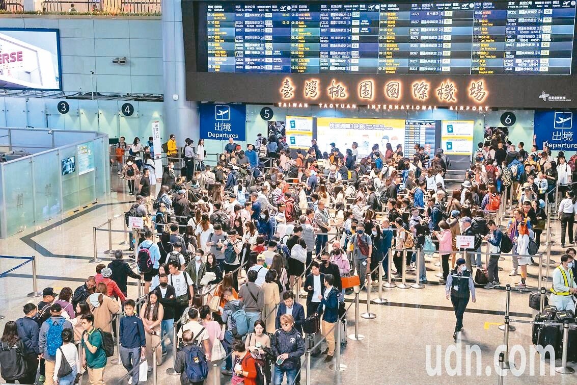出國遊玩別忘投保旅平險，但最好多比較旅平險的除外不保內容。圖/本報系資料照片 