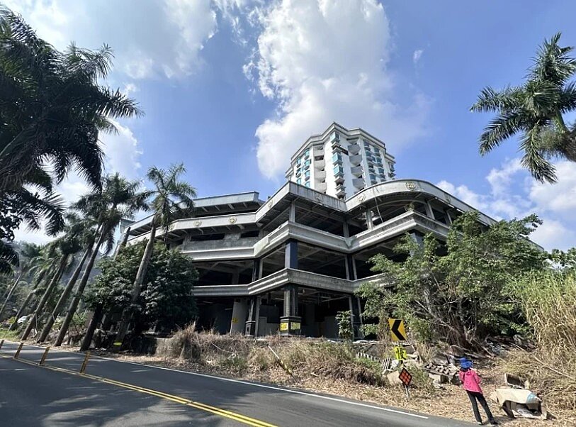 位於觀音山風景區的匯智龍城度假會館，以1.8億元拍出。圖／行政執行署提供
