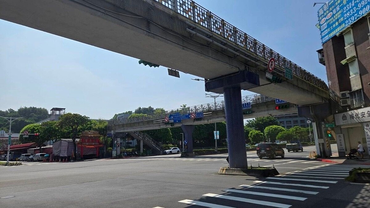 承德敦煌人行天橋拆畢。圖/北市府提供