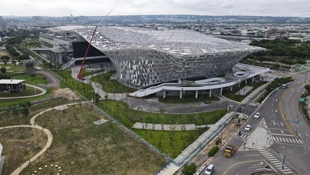 台中水湳經貿園區內的台中國際會展中心東側展館已近完工，預定今年10月辦首展。圖／台中市經發局提供
