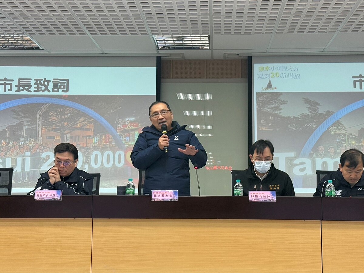 侯友宜於行動治理會中宣布淡水國中設新市鎮校區。圖/民政局提供