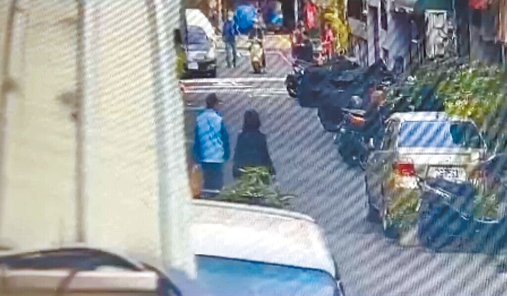 張姓婦人與張介宗於今年1月17日一同返回前鎮區住家畫面。圖/讀者提供