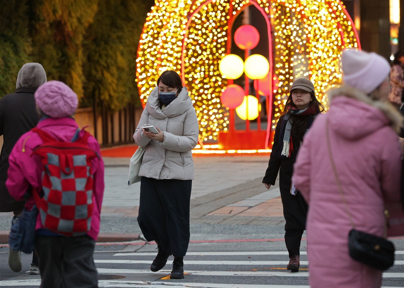 今天受寒流影響,天氣持續寒冷。記者潘俊宏/攝影