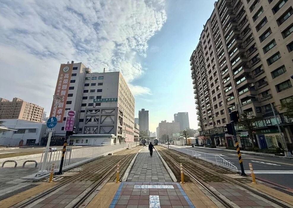 「聯合醫院站」摘下2024年輕軌全線最熱門房市交易站點。圖/台灣房屋