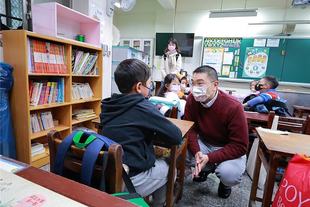 基隆市成功國小某班學生1月8日於返家後,陸續有學生出現嘔吐、腹瀉等症狀並就醫。基隆市衛生局檢驗結果近日出爐,顯示並非廚房造成。圖/摘自謝國樑臉書