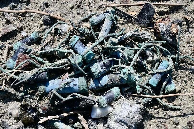 二仁溪遭有毒墊子廢物汙染半世紀,能否全面清除,端看行政院點頭。圖/台南社大研究員晁瑞光提供