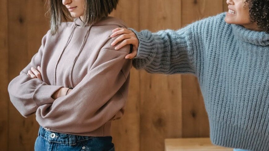 ▼原PO表示自己會減少家庭聚會,並且堅決不幫忙父母出買房的錢。(示意圖,非新聞當事人/取自<a href="https://www.pexels.com/zh-tw/photo/6383191/">Pexels</a>)