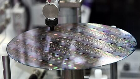 傳川普18日擬對半導體晶片課徵100%關稅,但如何課稅,是否只針對台灣,資訊不明朗。圖∕本報資料照片