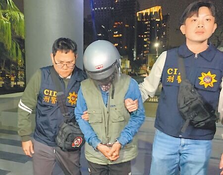 涉嫌殺害分屍3名婦人的張介宗(中)被移送地檢署複訊後,檢方聲押獲准。(本報資料照片)