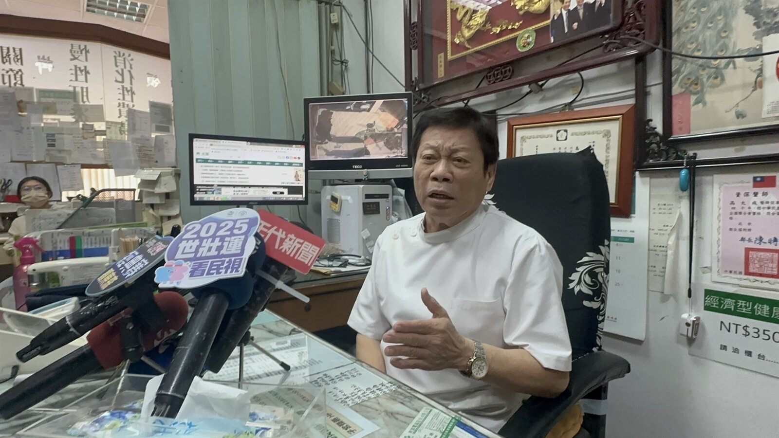 中山附醫法醫科主任高大成上午說，頭顱、凶器、內臟、血跡這四樣仍然是破案和定罪的關鍵。記者黃寅／攝影 