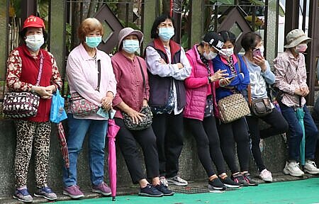 根據壽險最新揭露的內部理賠大數據,發現申請長照理賠的保戶中有17%是因失智需長期照護,凸顯熟齡世代面臨的失智風險。圖∕本報資料照片