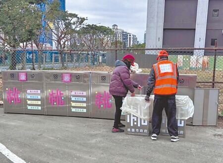 台灣燈會2月7日試營運,至2月9日總垃圾清運量為2.97公噸,平均每日約1公噸。(姜霏攝)