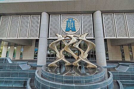 財政部10日公布最新修正後的2024年全國稅收統計,去年全年稅收3兆7,619億元、高出預算數(即超徵)5,283億元,雙創新高水準。圖∕本報資料照片