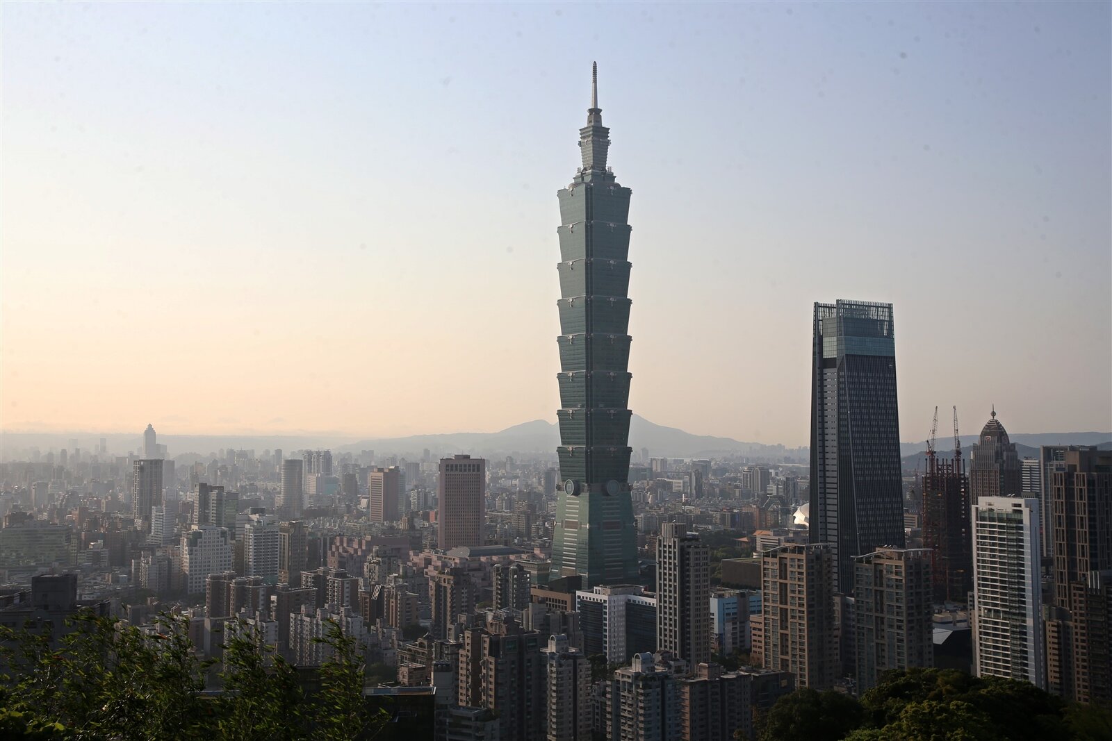 北市地政局推出「建物租金地圖」，將台北市近10萬筆建物租金實價登錄案例，整合成近2萬棟建物租金履歷，以地圖呈現每棟建物的租金平均單價，讓租金透明。本報資料照片 