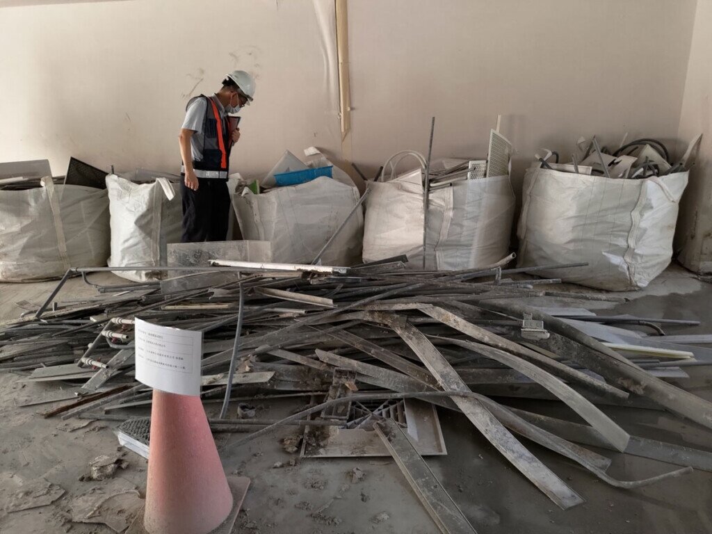 富邦產險總部大樓拆除工程為全球第一個獲得「UL 2799廢棄物零填埋」金級認證。圖/富邦建設提供