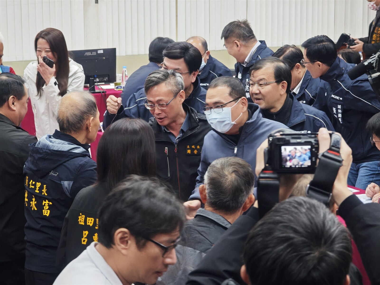 新北市長侯友宜今下午前往土城舉行行動治理。記者李定宇／攝影 