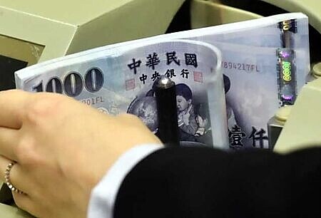 截至去年10底信貸族衝175萬人新高。看好國人信貸需求,國銀積極拓展信貸業務。圖∕本報資料照片