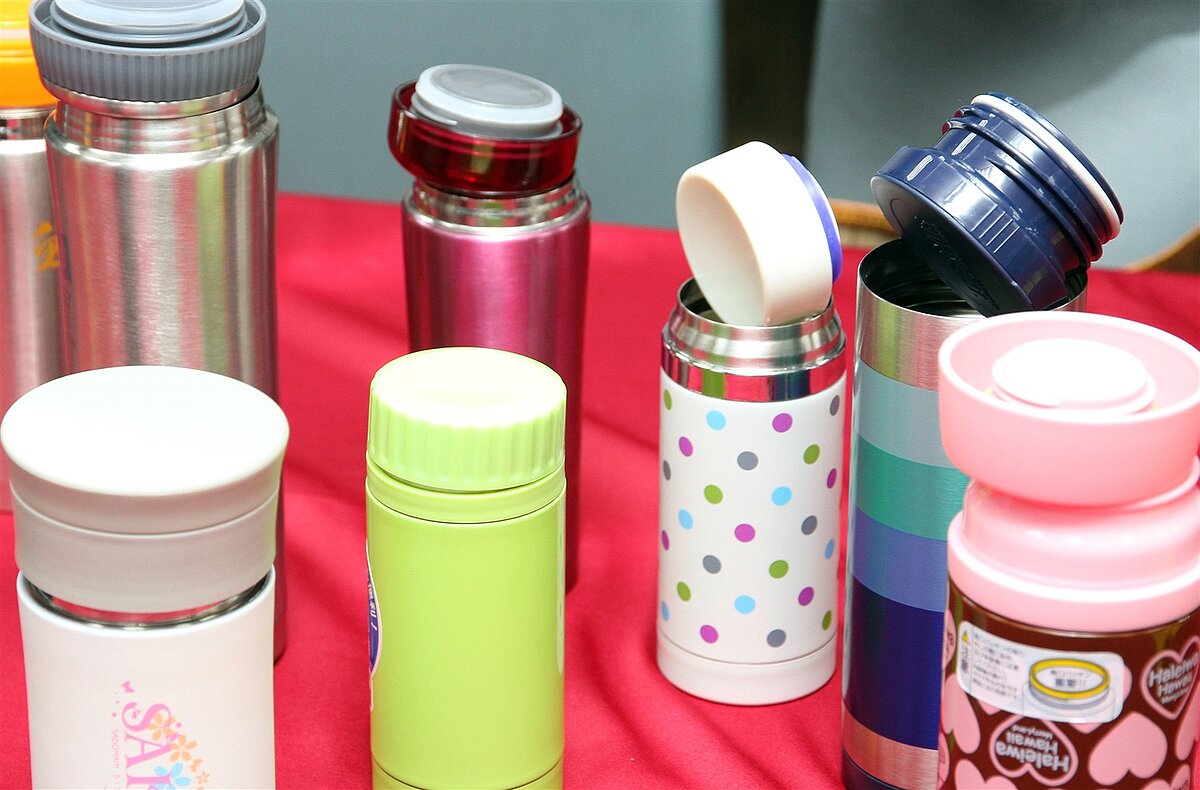 林口長庚臨床毒物中心主任顏宗海指出,保溫杯中只是盛裝溫熱的茶水,飲用完仍應每天以洗碗精、菜瓜布或海綿刷清洗後晾乾,才能避免產生腸胃道不適的症狀。示意圖。聯合報系資料照